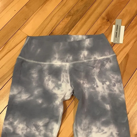Sweet Romeo denim color compression tie dye leggings. NWT. Medium. - Picture 3 of 5